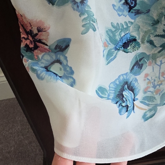 White House Black Market White Cami with Blue & Pink Floral Print - Picture 4 of 4